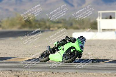 media/Dec-07-2025-CVMA (Sun) [[3e7d2de5dc]]/Race 18-Formula Twins-Formula 40 UL/